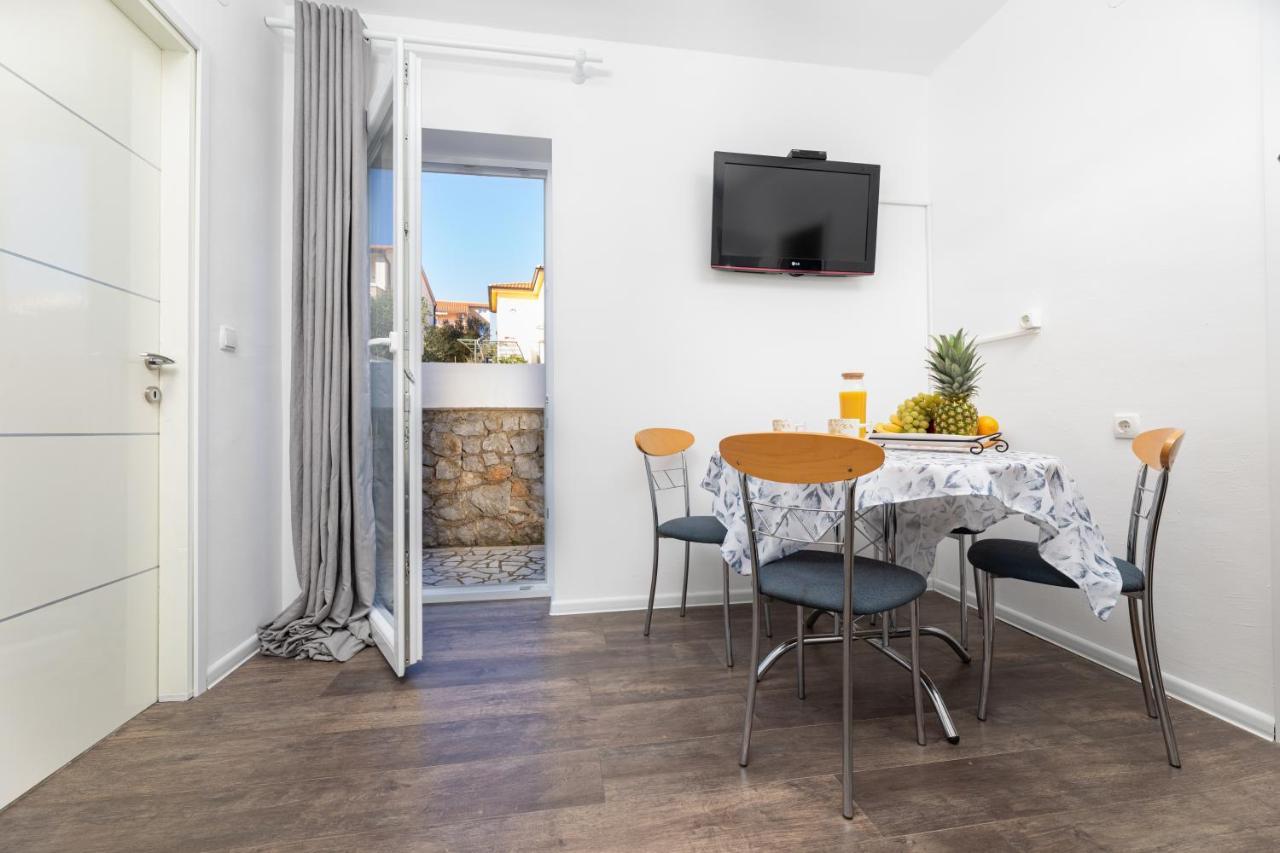 Apartments Aisa* Countryside Holiday Just 500M From The Beach! Krk Town Eksteriør bilde