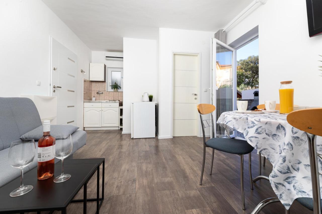 Apartments Aisa* Countryside Holiday Just 500M From The Beach! Krk Town Eksteriør bilde